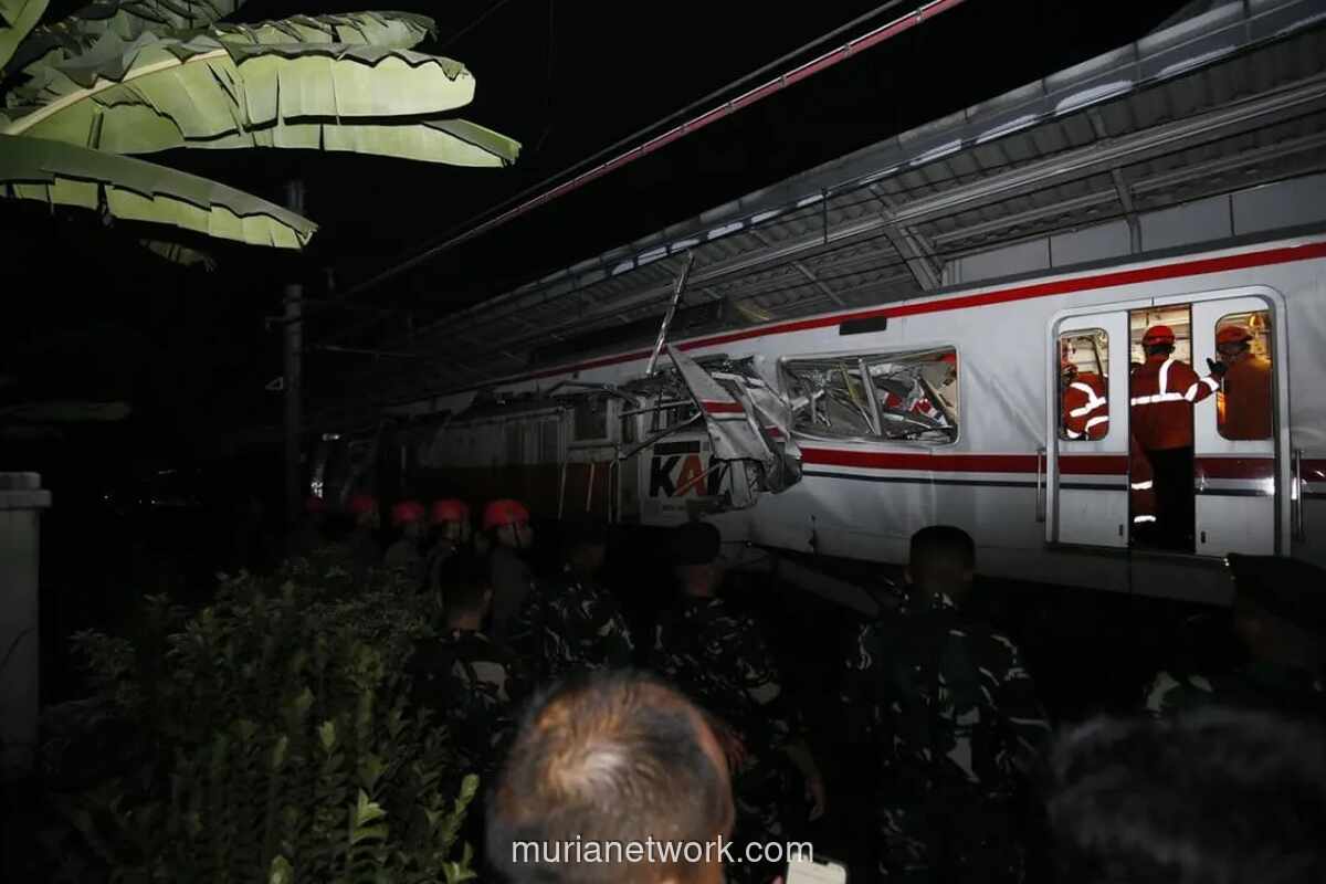 KA Argo Bromo Anggrek Tabrak KRL di Bekasi Timur, 4 Tewas dan 38 Luka-Luka