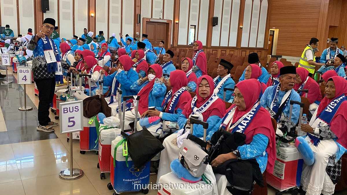 442 Jemaah Haji Kloter 5 Embarkasi Pondok Gede Berangkat ke Tanah Suci, Tiga Orang Tertinggal karena Sakit