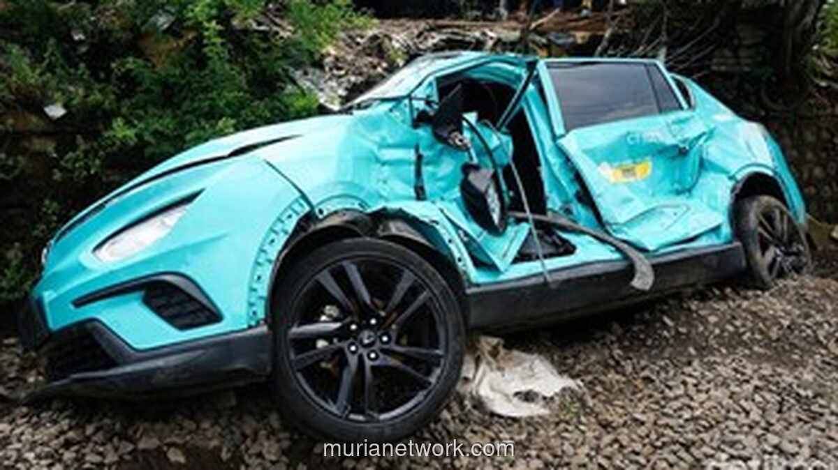 Taksi Listrik Mogok Korsleting di Perlintasan, Picu Tabrakan Beruntun Kereta Api di Bekasi Timur