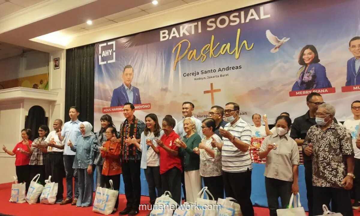 AHY Bagikan Sembako ke Jemaat Gereja, Dana dari Lelang Lukisan SBY