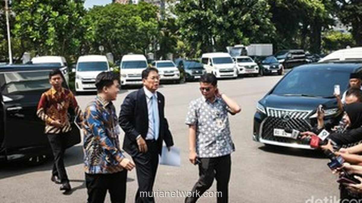 Presiden Prabowo Gelar Rapat Terbatas dengan Para Menteri dan Pejabat Tinggi Negara