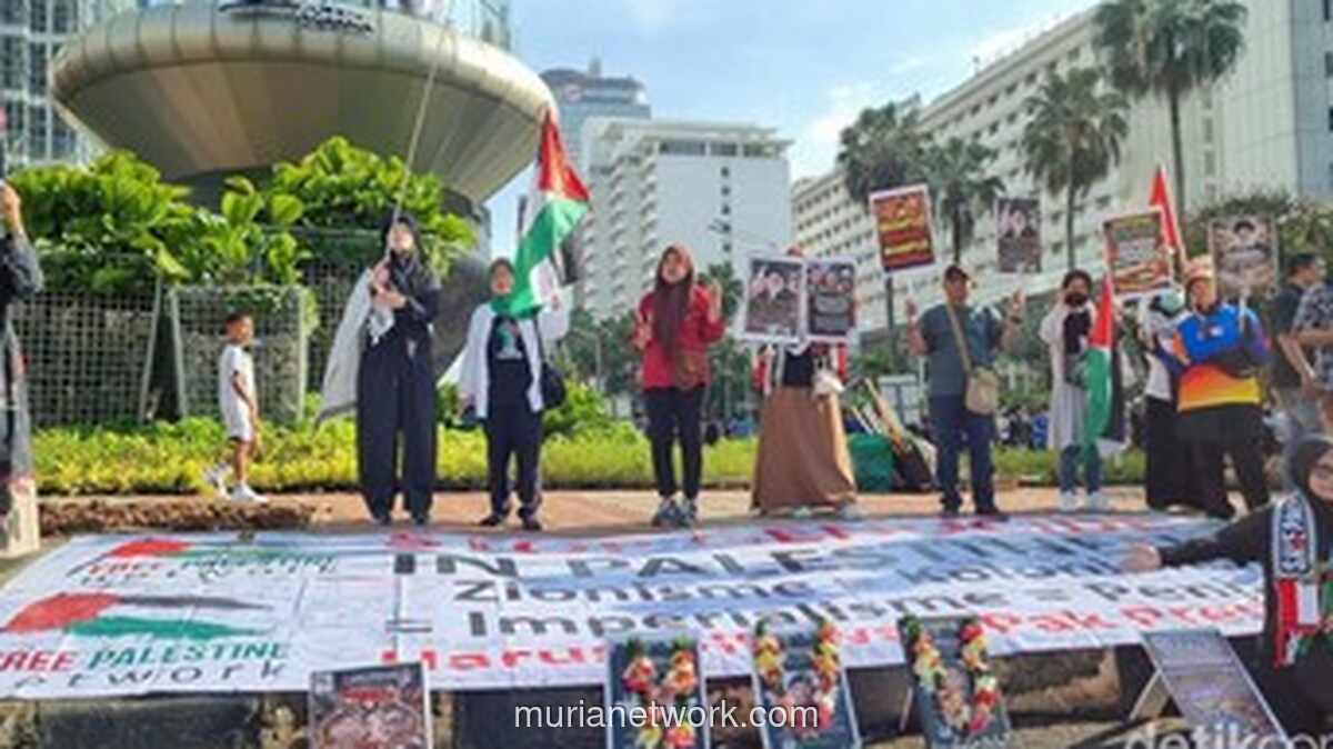 Aksi Solidaritas Palestina dan Doa untuk TNI Gugur Warnai CFD Bundaran HI
