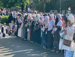 Ribuan Orang Gelar Salat Gaib di Kedubes AS untuk Tiga Prajurit Gugur di Lebanon