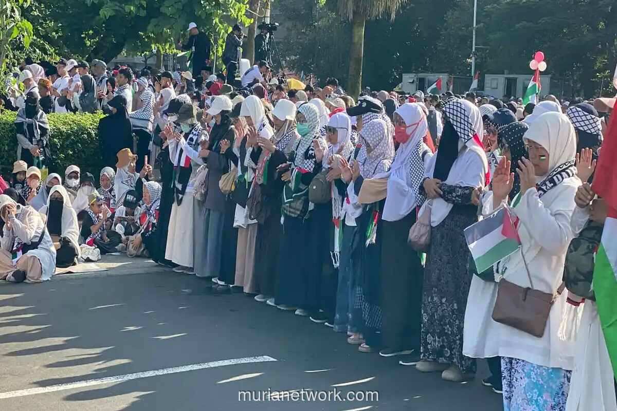 Ribuan Orang Gelar Salat Gaib di Kedubes AS untuk Tiga Prajurit Gugur di Lebanon