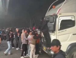 Mahasiswa Blokade Flyover Makassar, Tuntut Penuntasan Kasus Penyiraman Air Keras