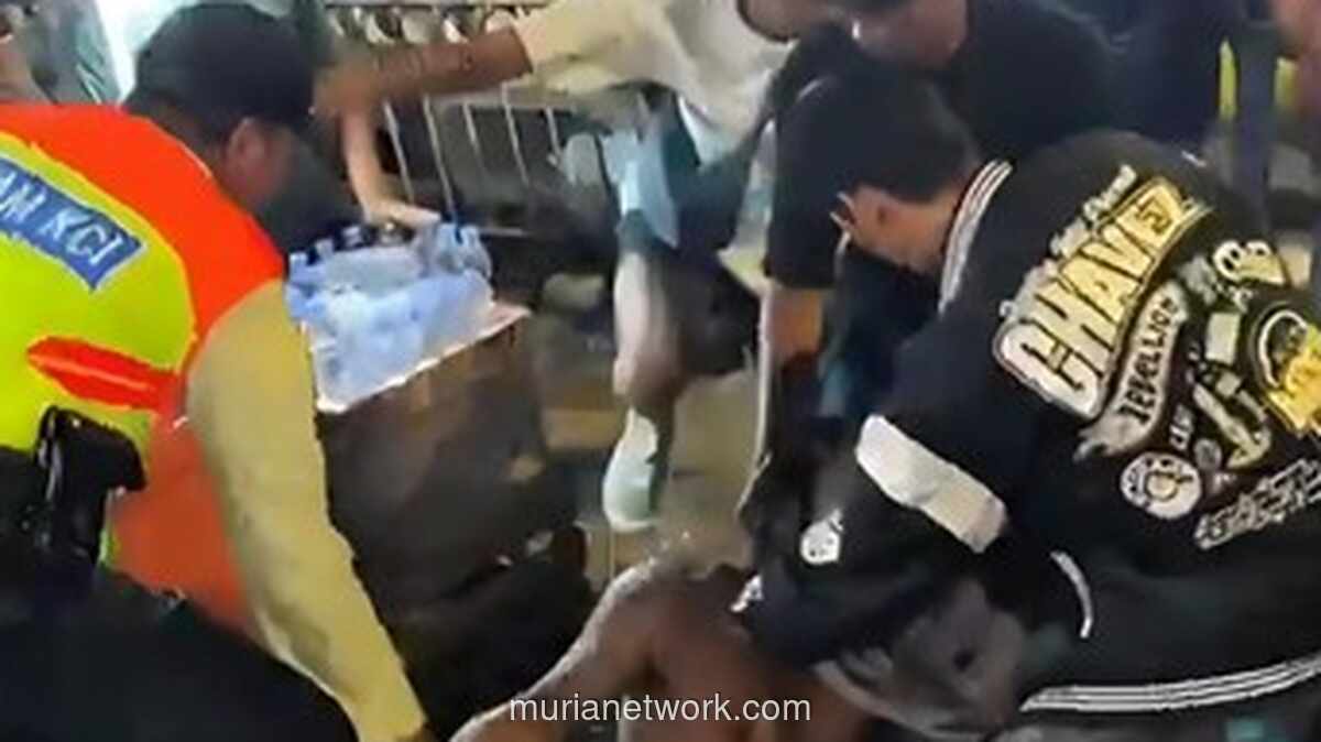 Pria Babak Belur Dihajar Massa di Stasiun Bogor Diduga Palak Ojol dan Banting Gitar Pengamen