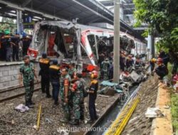 Warga Jakarta Pusat Terjebak di KRL yang Ditabrak KA Argo Bromo Anggrek di Bekasi Timur