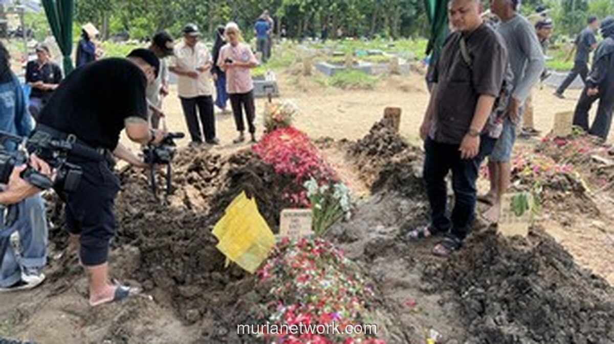 Dua Korban Tabrakan KA Argo Bromo Anggrek dan KRL di Bekasi Timur Dimakamkan, Total Korban Tewas Jadi 16 Orang