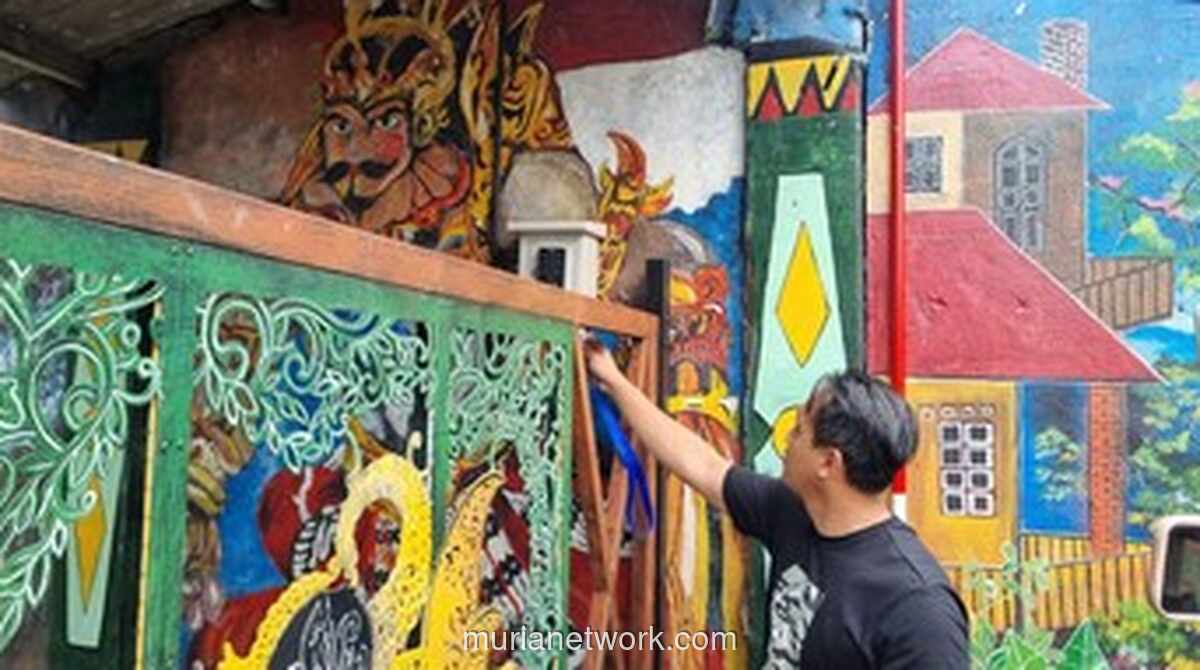 Warga Gandaria Utara Pasang Gerbang Otomatis Tenaga Surya untuk Cegah Pencurian