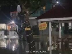 Banjir Setinggi Pinggang Rendam Permukiman di Pondok Ijo, Ciputat