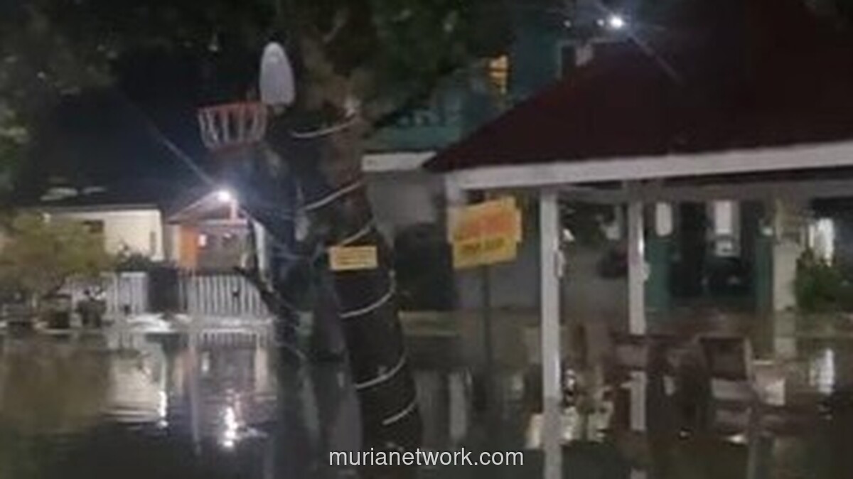 Banjir Setinggi Pinggang Rendam Permukiman di Pondok Ijo, Ciputat