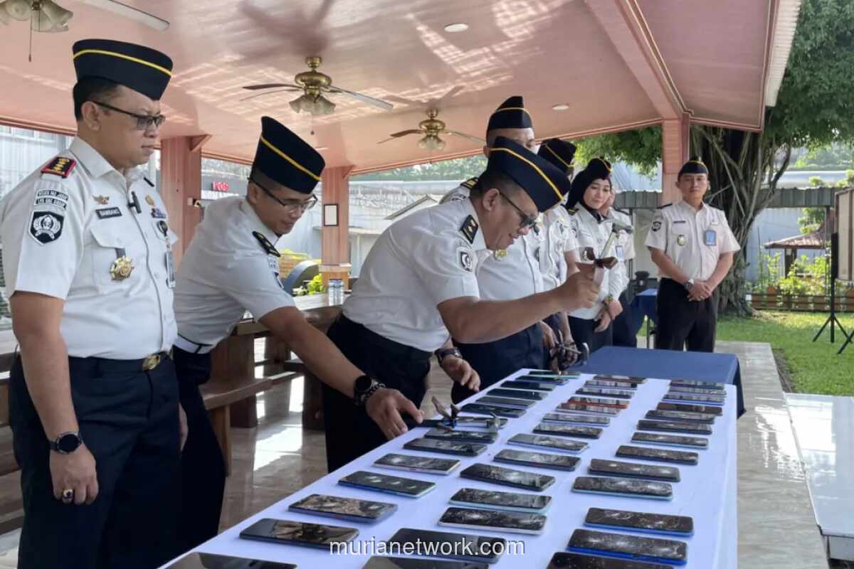 Lapas Gunung Sindur Tegaskan Komitmen Zero Halinar, Musnahkan 55 HP Ilegal