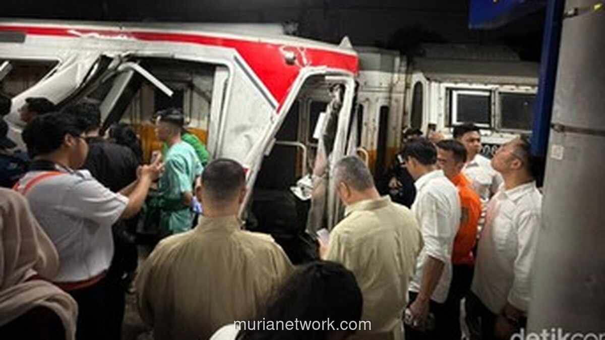 Evakuasi Lokomotif Argo Bromo Anggrek Tertunda Demi Selamatkan Korban Terjepit