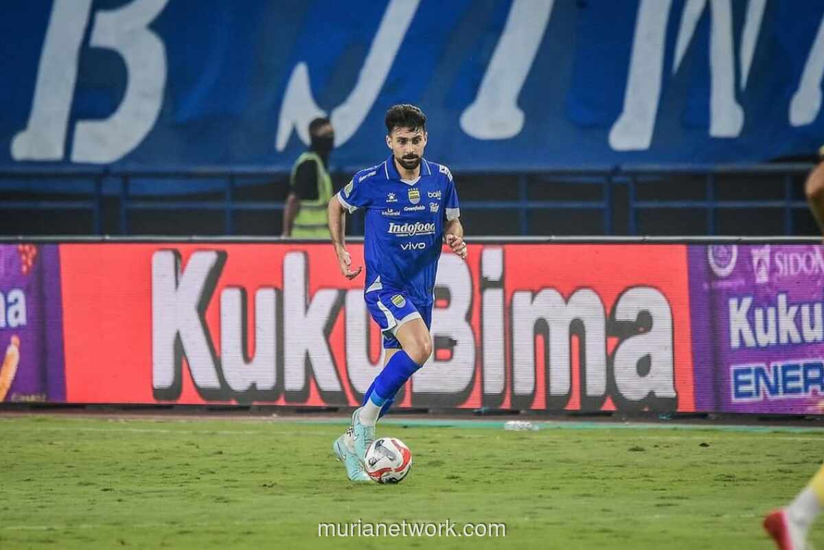 Frans Putros Diperkirakan Terima Gaji Rp506 Juta per Bulan di Persib