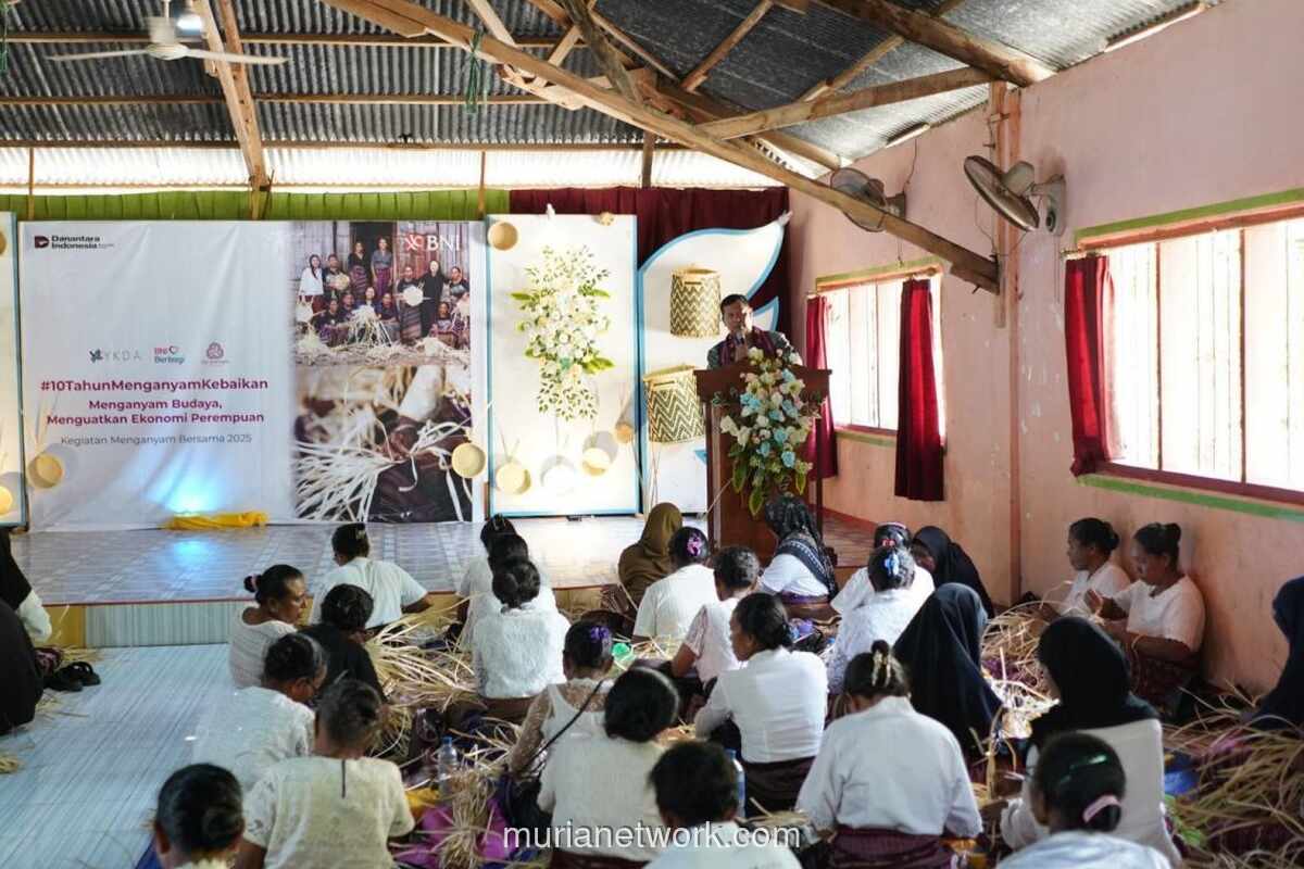 BNI Dampingi 430 Perempuan Pengrajin Lontar di Flores Timur Tingkatkan Kesejahteraan
