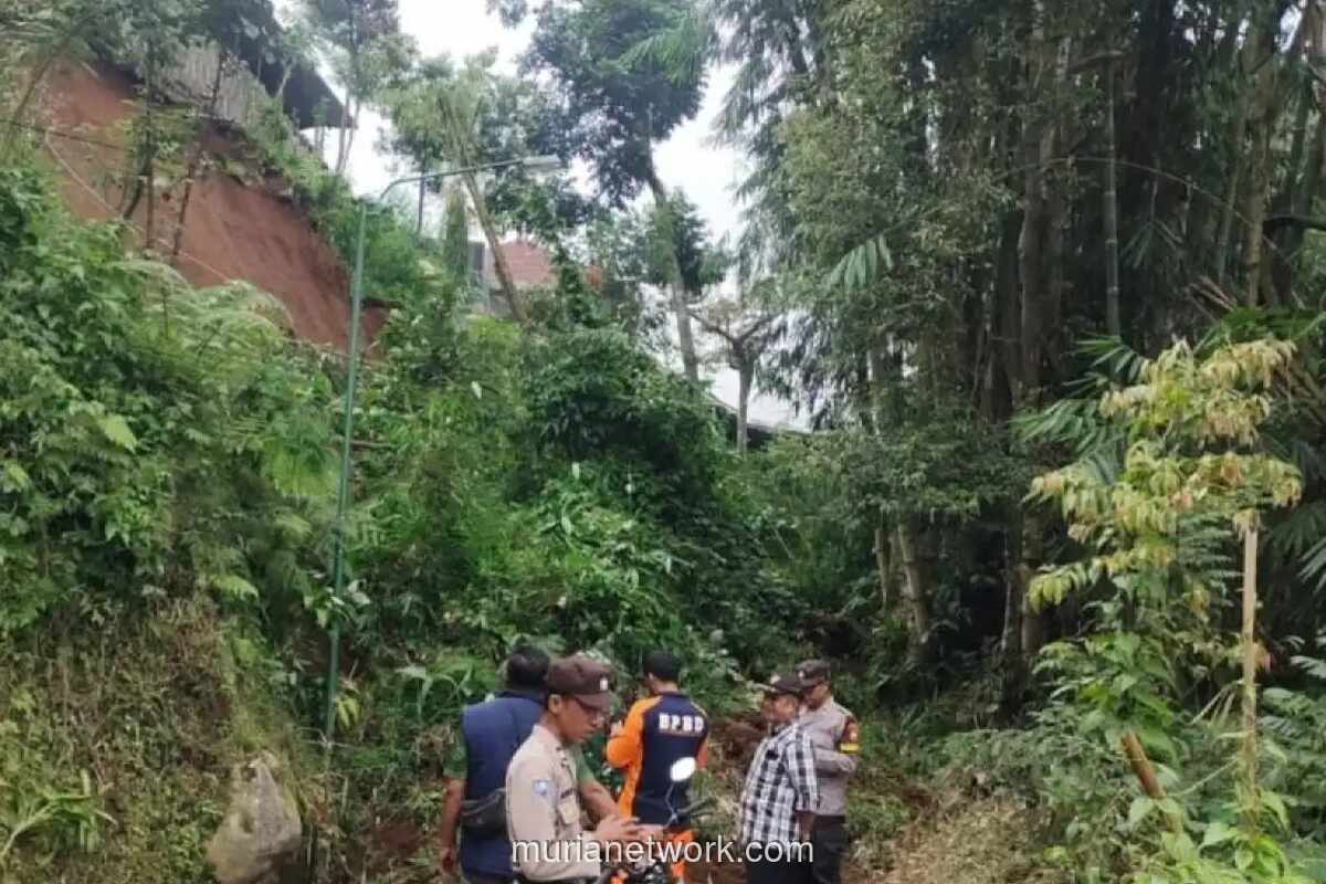 Hujan Deras Tiga Jam Picu Longsor dan Angin Kencang di Tulungagung