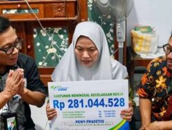 BPJS Ketenagakerjaan Serahkan Santunan Rp281 Juta untuk Ahli Waris Petugas PPSU Tewas Kecelakaan Kerja