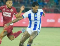 Persib Bandung Kokoh di Puncak Klasemen Usai Kalahkan Semen Padang 2-0