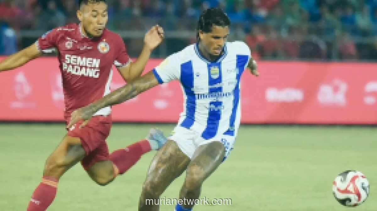 Persib Bandung Kokoh di Puncak Klasemen Usai Kalahkan Semen Padang 2-0