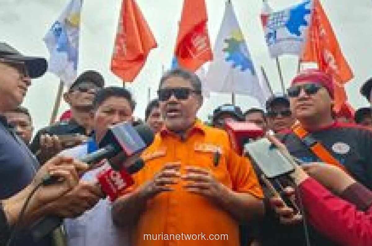 Buruh Gelar Aksi Pra-Mayday di DPR, Tuntut Cabut UU Cipta Kerja