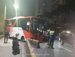 Bus TransJakarta Tabrak Separator di Rasuna Said, Tak Ada Korban Jiwa