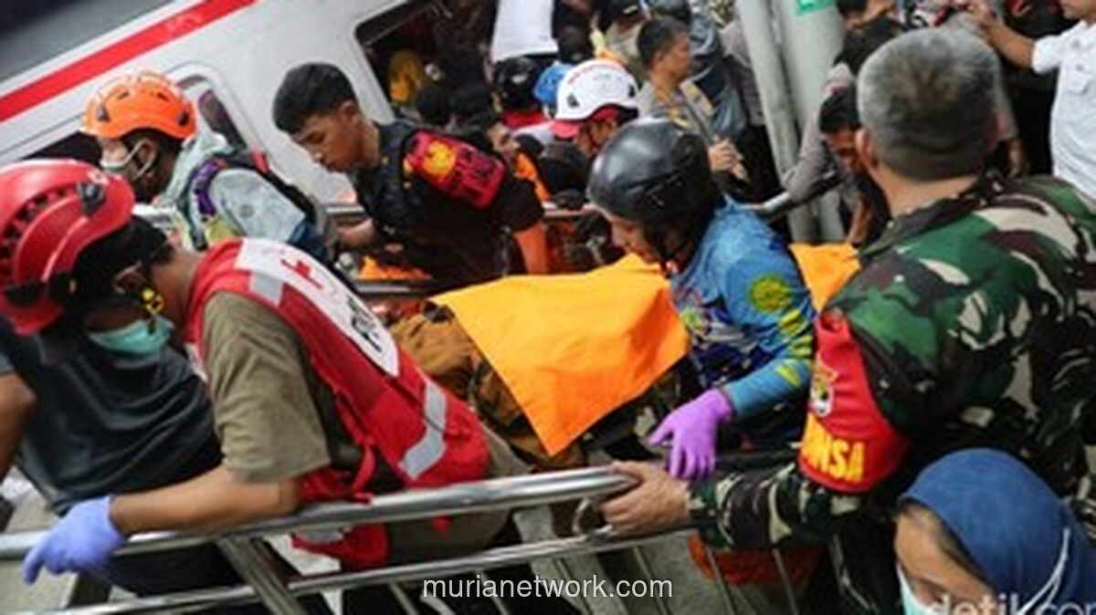 KRL Tertabrak Kereta Jarak Jauh di Stasiun Bekasi Timur, 4 Tewas dan Puluhan Terluka