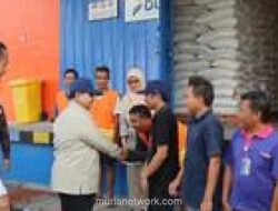 Prabowo Sidak Gudang Bulog Magelang, Cek Stok dan Berbaur dengan Karyawan