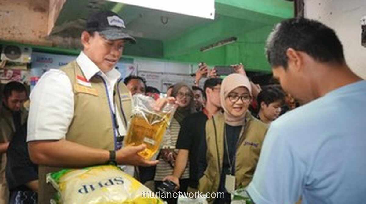 Dirut BULOG Blusukan ke Pasar, Pastikan Stok dan Harga Minyakita Terjaga