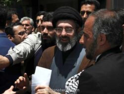 Sumber Dalam Negeri Sebut Pemimpin Tertinggi Iran Alami Luka Serius dalam Serangan