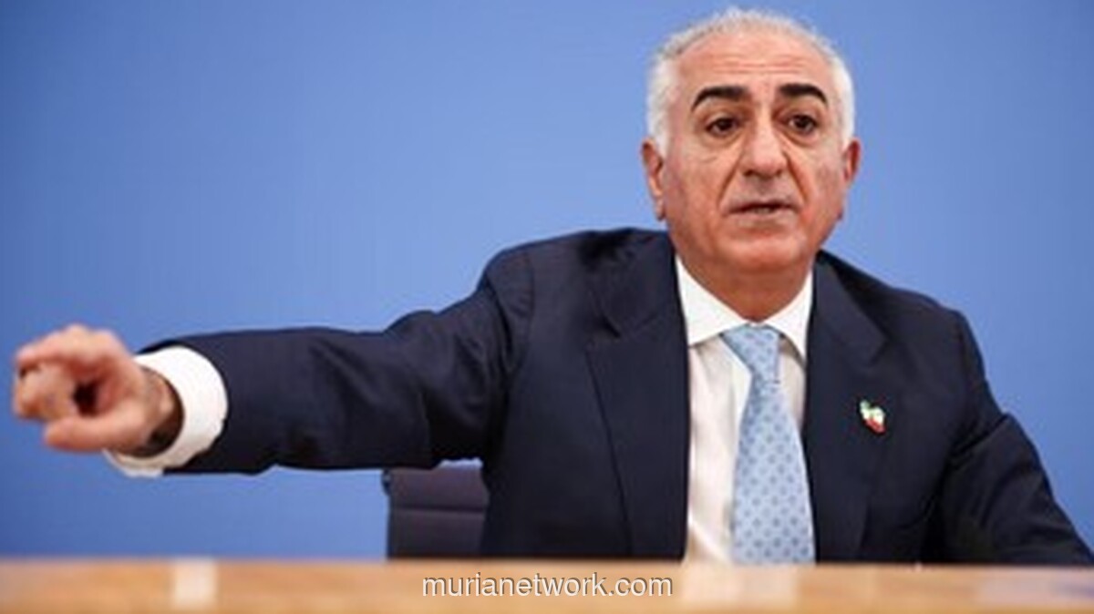 Mantan Putra Mahkota Iran Disiram Saus Tomat Saat Berjalan di Berlin