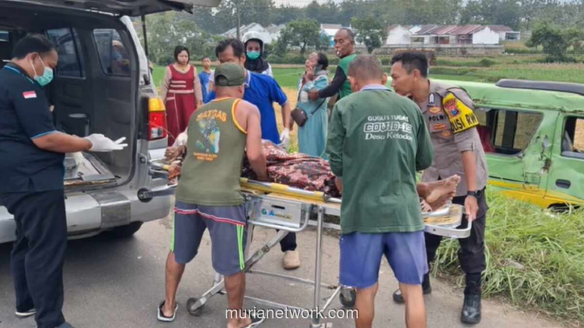 Mobil Elf Rombongan Takziah Kecelakaan di Tuban, Satu Tewas dan Belasan Luka