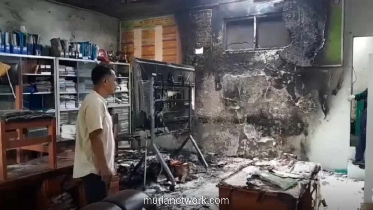Kebakaran Diduga Korsleting Hanguskan Ruang Guru SD di Bogor, Ujian Ditunda