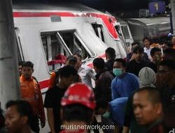 Tiga Tewas dalam Tabrakan Kereta Api dan KRL di Stasiun Bekasi Timur, Evakuasi Korban Terjepit Masih Berlangsung