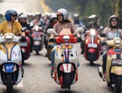 Lebih dari 150 Perempuan Pengendara Motor Rayakan Hari Kartini dengan Konvoi Kebaya di Bandung