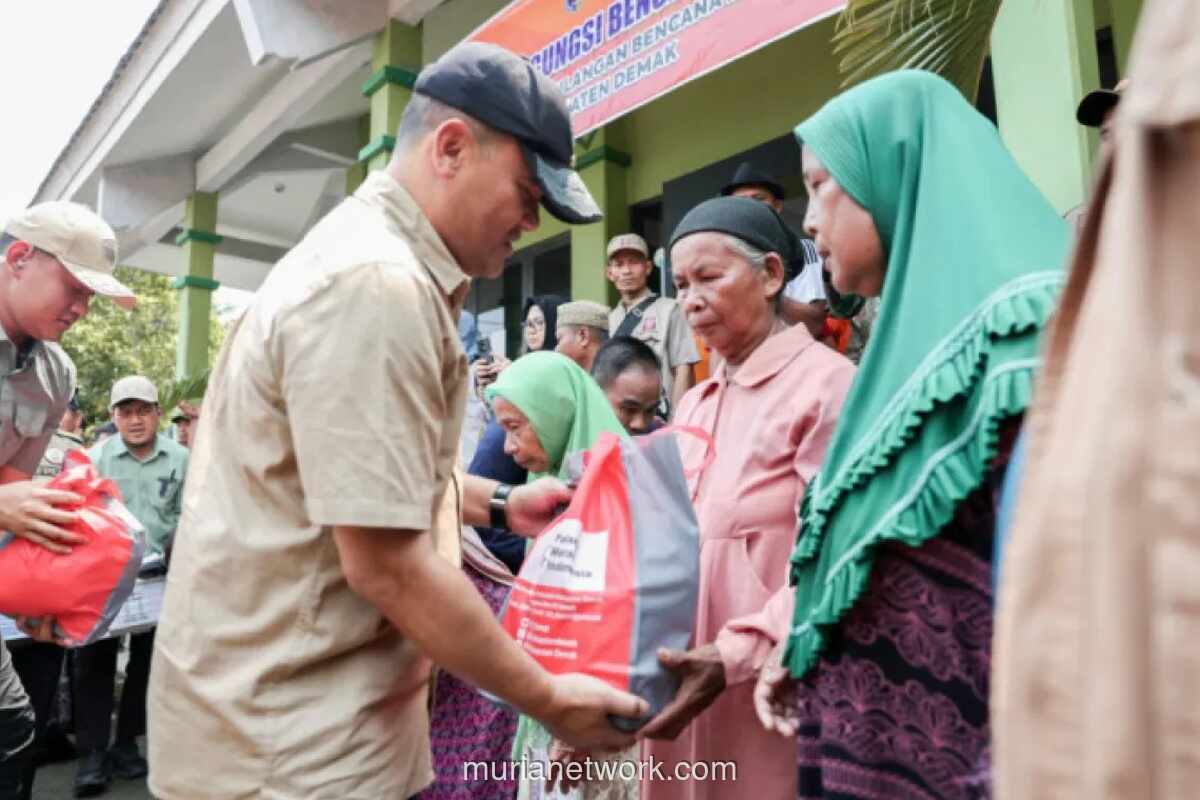 Gubernur Jateng Tinjau Banjir Demak, Tekankan Penanganan dari Hulu ke Hilir
