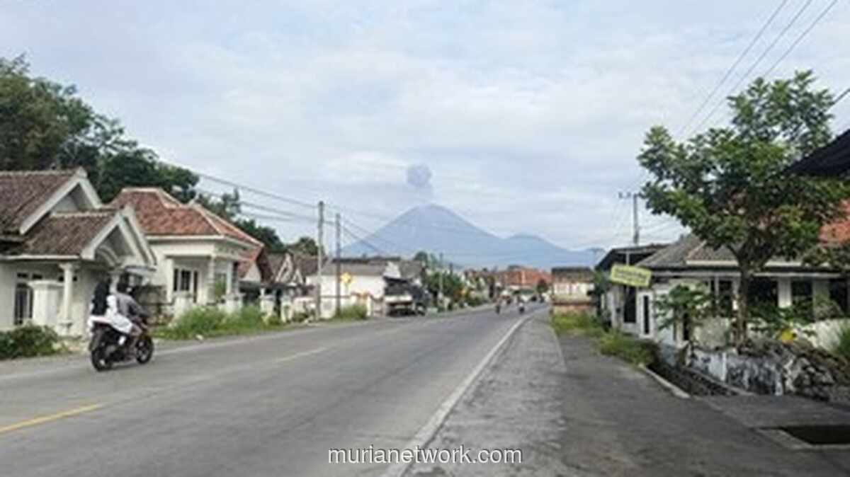 Gunung Semeru Erupsi Tiga Kali dalam Dua Jam, Status Tetap Siaga
