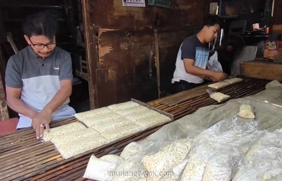 Harga Kedelai Impor Melonjak, Perajin Tempe Jember Pangkas Produksi dan Tenaga Kerja