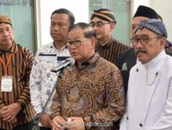 Gubernur DKI Anjurkan Bungkus Daun Pisang Hadapi Lonjakan Harga Plastik 50%