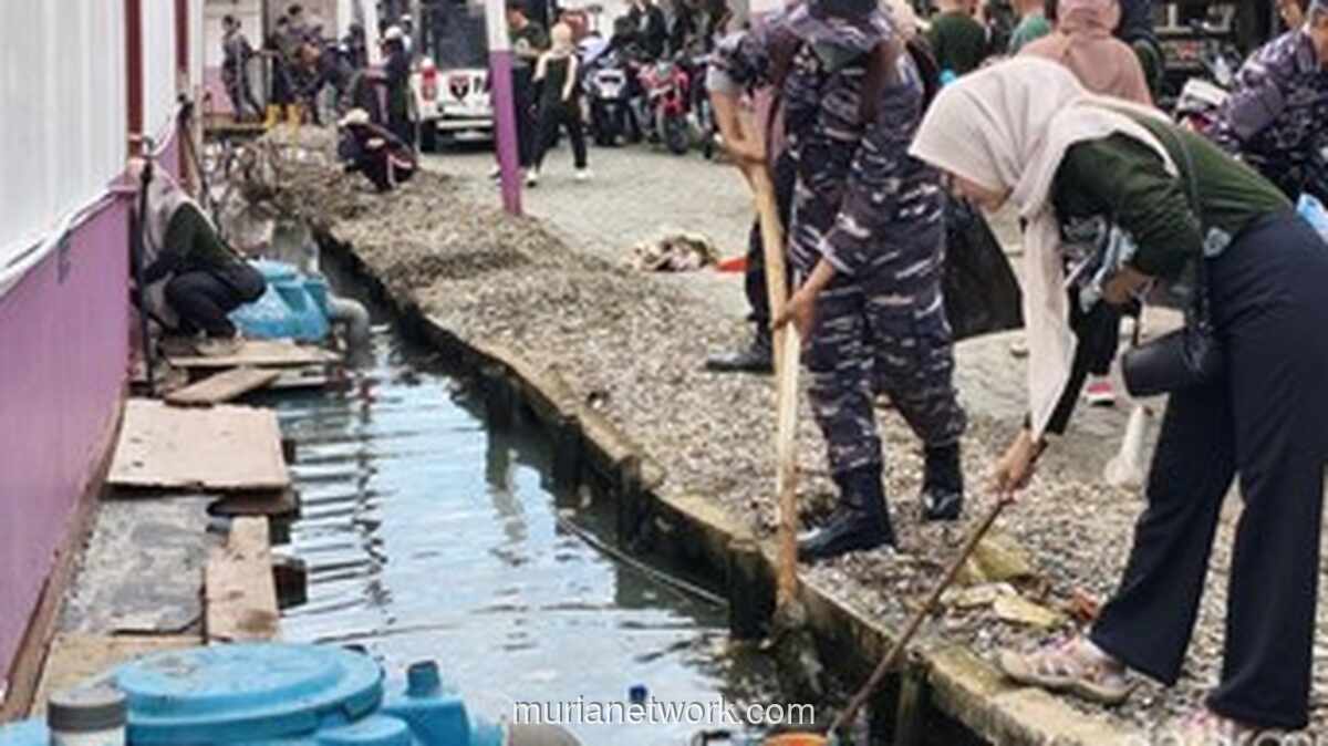 CT Arsa Foundation dan Koarmada RI Tanam 300 Mangrove serta Salurkan Bantuan untuk Warga Muara Angke Peringati Hari Bumi