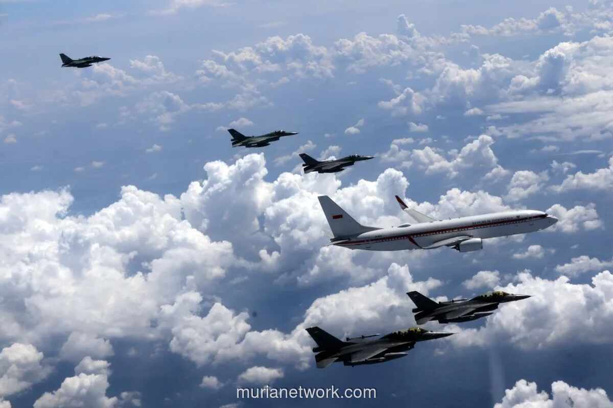 Presiden Prabowo Dikawal Enam Jet Tempur dalam Penerbangan ke Magelang, Sambut HUT ke-80 TNI AU