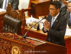 Ketua Komisi XI Kritik Komunikasi Pemerintah Pasca-Penurunan Prospek Kredit Indonesia