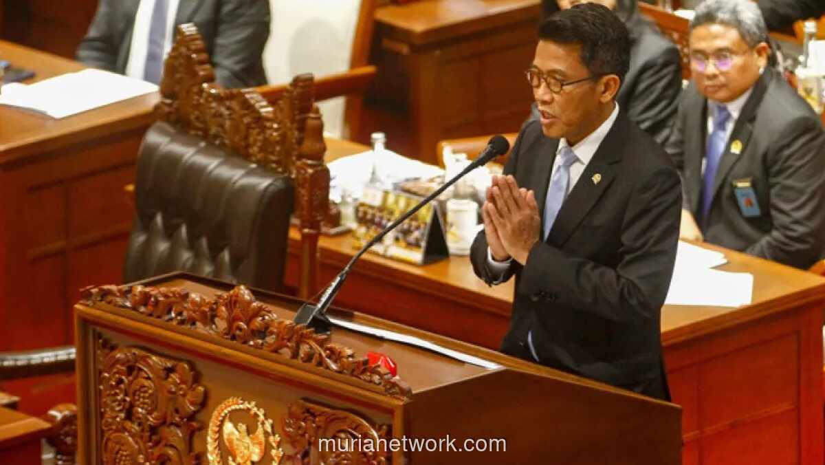 Ketua Komisi XI Kritik Komunikasi Pemerintah Pasca-Penurunan Prospek Kredit Indonesia