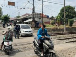 Taksi Tertemper Kereta di Perlintasan Tanpa Palang, Picu Tabrakan Beruntun di Stasiun Bekasi Timur