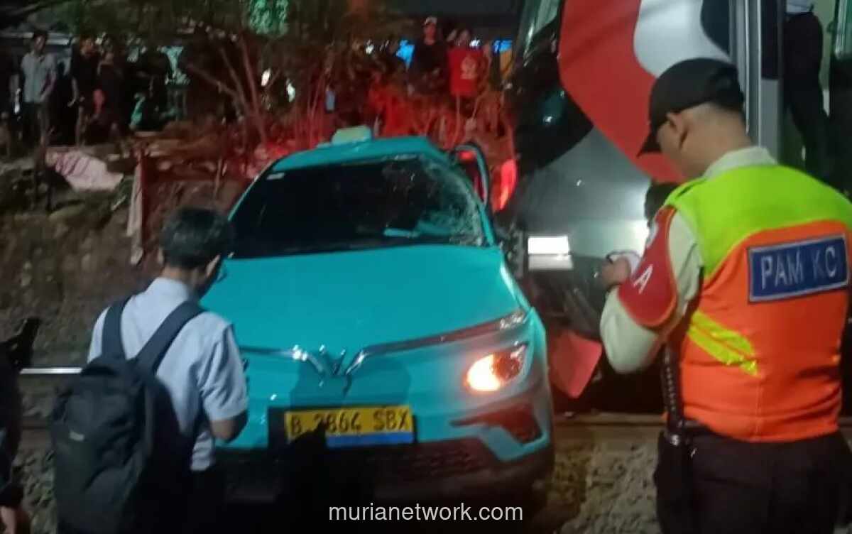 Taksi Listrik Mogok di Rel, Tabrakan Kereta di Bekasi Tewaskan 14 Orang