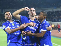 Persib Bandung Hadapi Arema FC di Laga Krusial GBLA, Incar Kemenangan Jaga Puncak Klasemen