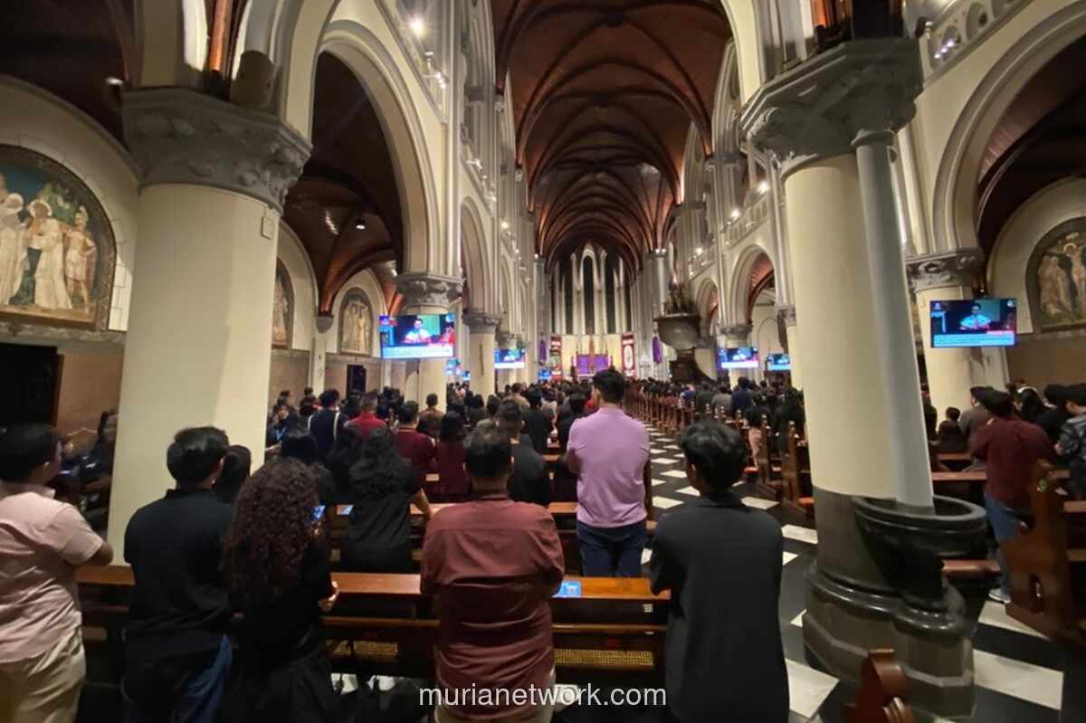 Ribuan Umat Padati Gereja Katedral Jakarta untuk Ibadah Jumat Agung