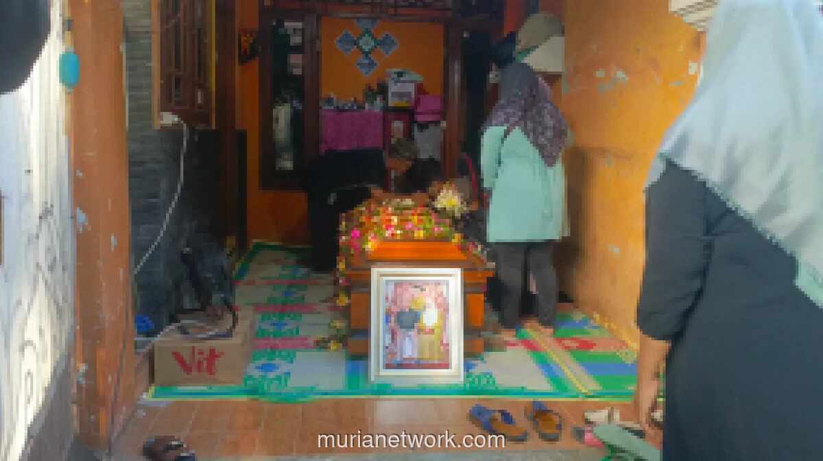 Gubernur Jabar Dedi Mulyadi Melayat Korban Tabrakan Kereta di Bekasi, Janji Evaluasi Keselamatan Perkeretaapian