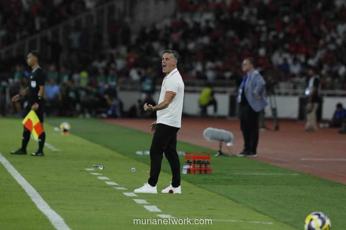 John Herdman Main Bola di Pantai Mandalika Usai Tugas FIFA Series