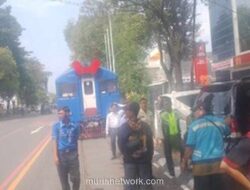 Kereta Bathara Kresna Terpaksa Berhenti di Solo karena Mobil Land Cruiser Parkir Terlalu Dekat Rel