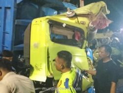Truk Mogok di Perlintasan, Kereta Api Dhoho Tabrak Dump Truk di Blitar